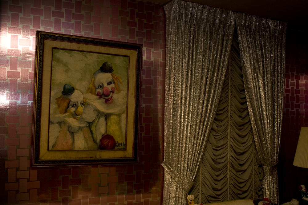 clownroom2.jpg